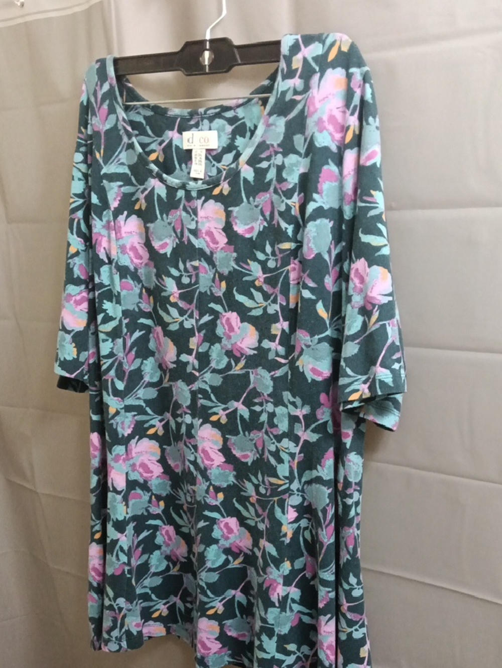 d & Co. Floral Scoop Neck Tunic - Teal with Pink Flowers - Picture 3 of 6
